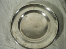 Nagyméretű régi alpakka monogrammos tányér