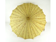 Régi kisméretű napernyő dekoráció