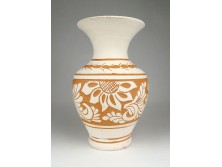 Jelzett fehér korondi kerámia váza 17.5 cm