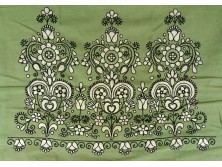 Hímzett zöld vászon párnahuzat 42 x 58 cm