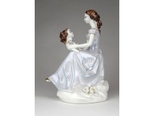 Jelzett anya és lánya porcelán figura 16.5 cm