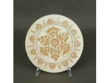 Régi fehér Korondi  kerámia virágdíszes falitál 16.5 cm