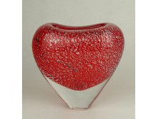 Fújtüveg művészi piros szív alakú kis váza 12 cm