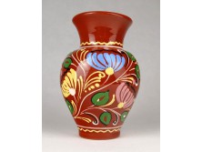 Barna mázas festett virágmintás kerámia váza 14.5 cm