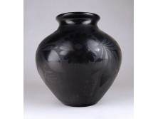 Virágmintás nádudvari fekete kerámia váza 17 cm