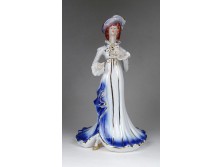 Kalapos hölgy jelzett porcelán szobor 24.5 cm