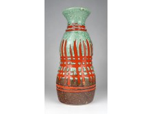 Mid-century csorgatott piros zöld barna mázas iparművészeti retro kerámia váza 25.5 cm