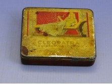 Antik CLEOPATRA cigarettás pléh doboz