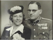 Vajda M. Pál : Régi katonaportré feleségével