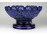 Jelzett nagyméretű kék áttört porcelán kínáló talpas kosár asztalközép kínáló tál 22.5 cm