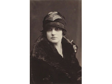 Szépen keretezett régi fotográfia női portré 21 x 16 cm