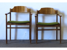 Retro formatervezett keményfa karfás szék pár