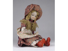 Porcelánfejű öltöztetett kislány baba 22 cm
