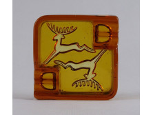 Borostyánsárga színű szarvasos art deco üveg hamutál 12 x 12 cm