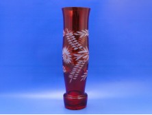 Régi piros színezett csiszoltüveg váza