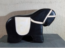 Schéner jellegű retro műbőr ló alakú puff