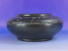 Jelzett hargitai öblös fekete kerámia váza