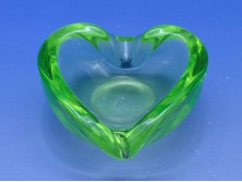 Retro szív alakú vastagfalú üveg hamutál