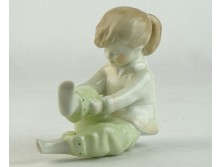Jelzett Aquincumi porcelán kislány figura