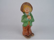 Biszkvit porcelán kalapos fiú figura 27 cm