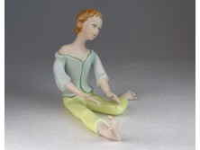 Hibátlan biszkvit porcelán lány figura