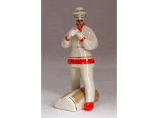 Jelzett pipázó férfi porcelán figura 15 cm