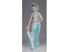 Jelzett tavaszi ruhás nő porcelán szobor 