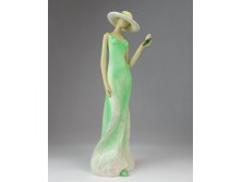 Zöld ruhás kalapos nő műgyanta szobor 25 cm