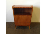 Retro mid century bárszekrény világítással