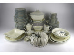 Régi 12 személyes KAHLA porcelán étkészlet, süteményes, kávés és teás készlet, 119 darab