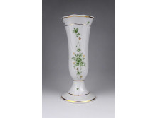 Erika mintás Hollóházi porcelán talpas váza 21.4 cm eredeti dobozában