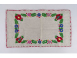 Régi, kisméretű, kalocsai mintás, hímzett vászon terítő 38.5 x 22 cm