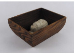 Régi nagyméretű lengyel gipsz fej, bekötözött szájú női arckép fa keretben 19 x 15.5 cm