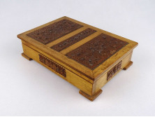 Retro iparművészeti bőr rátétdíszes fadoboz, kártyadoboz 20 x 14 x 5.5 cm