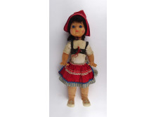 Retro piros főkötős népviseletes műanyag baba 42 cm