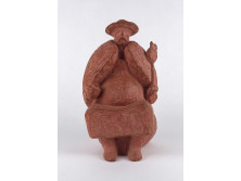 Hordón subában ülő paraszt borlopóval - jelzett Martsa István terrakotta szobor 25.7 cm