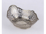 Régi ovális alakú, áttört fém kosár 17.8 cm