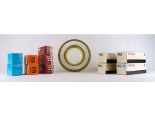 Négy darab régi retro PENTACON diatár + 142 darab üveges diakeret + tároló