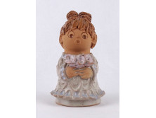 Antalfiné Szente Katalin : Kislány virágokkal kerámia figura 12.7 cm